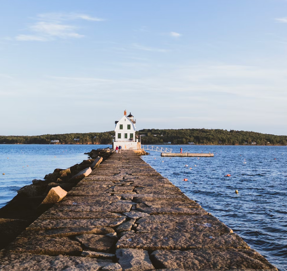 A photo of the Rockland breakwater lighthouse.